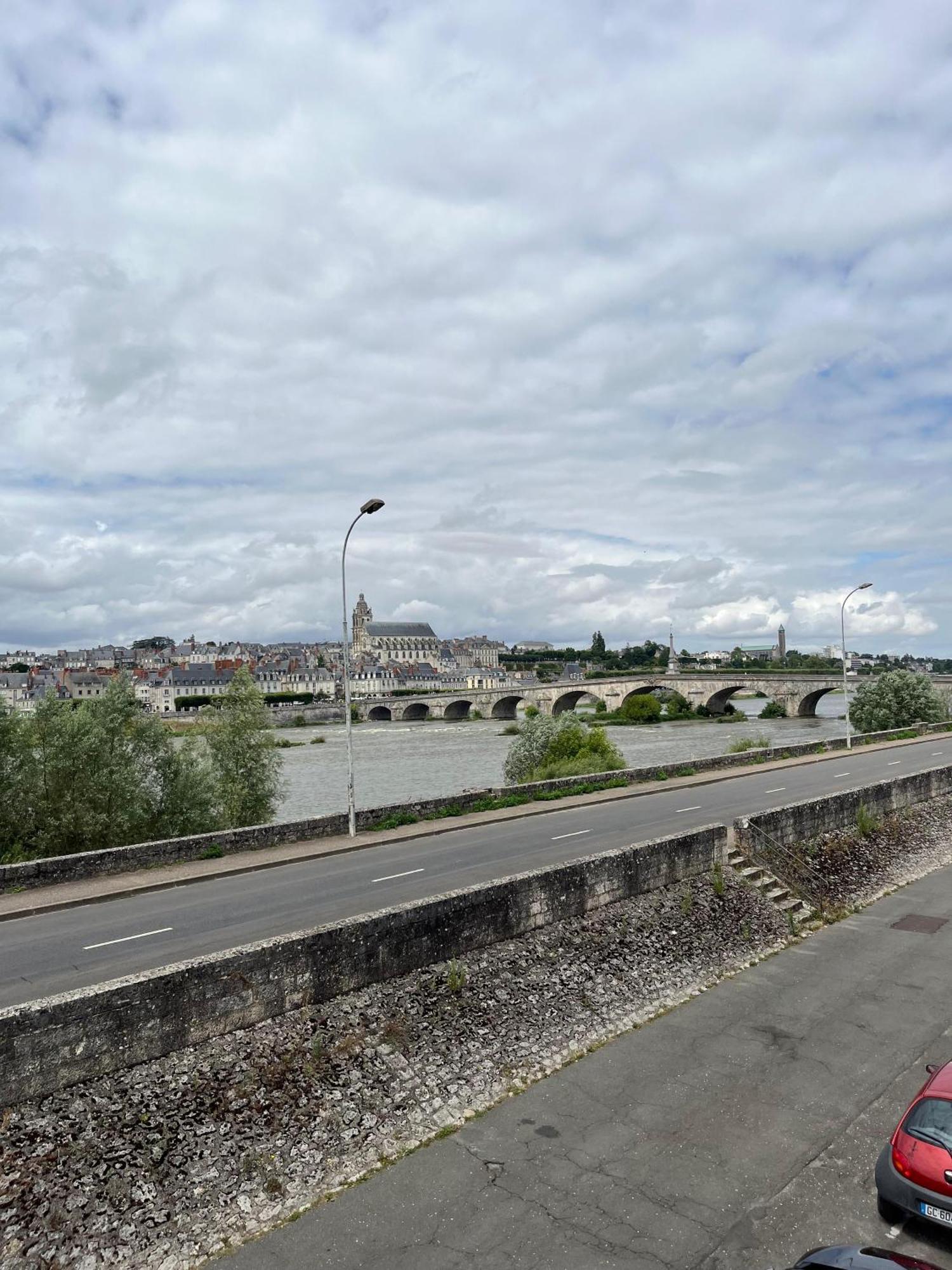 布鲁瓦Quai De La Loire公寓 外观 照片